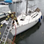 Blitzeinschlag in ein Segelboot im Zollhafen Hard
Am 12.7.2024 um 19:15 Uhr wurde die Polizei über einen Blitzeinschlag in ein Segelboot im Zollhafen Hard informiert , welches nun brennen würde. Beim Eintreffen einer Streife der Wasserpolizei war die Feuerwehr schon mit den Löscharbeiten im Inneren des Boots beschäftigt. Es konnte erhoben werden, dass der Blitz in den Mast des Segelboots eingeschlagen hatte. Dies wurde von einem Zeugen beobachtet. Die Feuerwehr schleppte das Boot nach erfolgreicher Brandbekämpfung zu einer Bootswerft. Durch die Überspannung wurde der Sicherungsverteiler an Land, an dem das Boot angeschlossen war, total zerstört. Benachbarte Boote, die ebenfalls am selben Verteiler angeschlossen waren, dürften zumindest einen Schaden an der Elektrik davongetragen haben. Die Feuerwehr Hard war mit drei Fahrzeugen und einem Boot mit insgesamt 28 Mann, die Wasserpolizei Hard mit einem Fahrzeug und zwei Mann im Einsatz.
Landesverkehrsabteilung - Wasserpolizei, Tel. +43 (0) 59 133 8134, foto Maurice Shourot